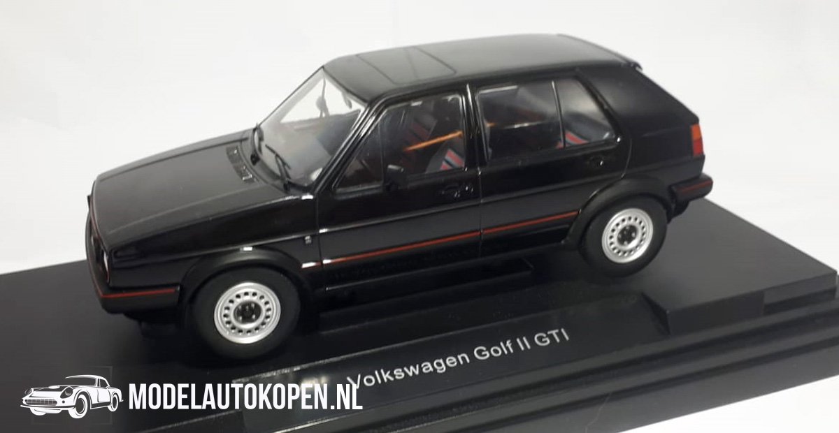 Volkswagen Golf II GTI (Zwart) (20 cm) 1/18 Solido + Luxe Showcase {Modelauto - Schaalmodel - Miniatuurauto - Model auto}